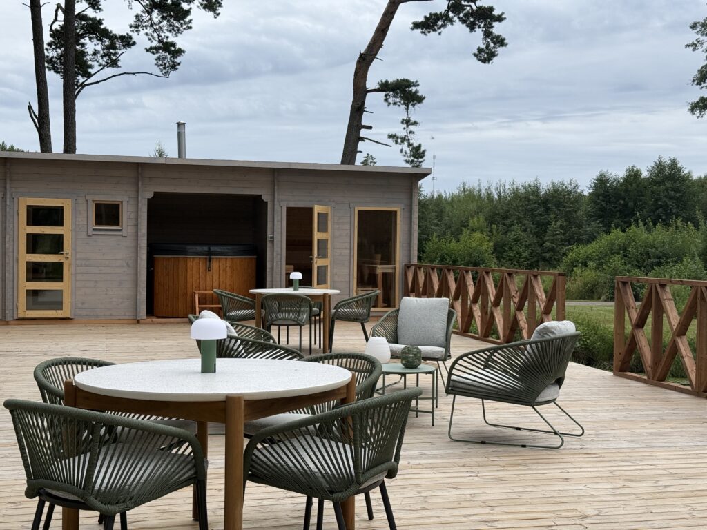 Lounge’i terrass ja saunamaja