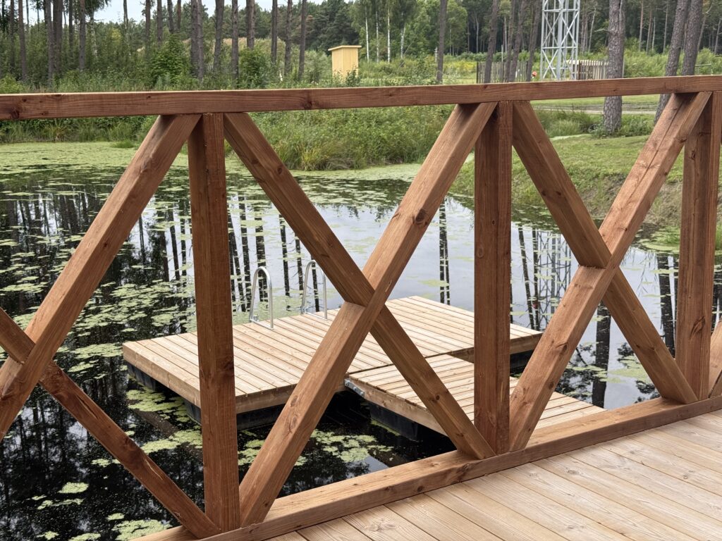 Ujumistiigi äärne terrass