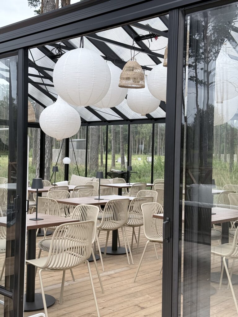 Vaade Lounge’i klaasmaja sisse